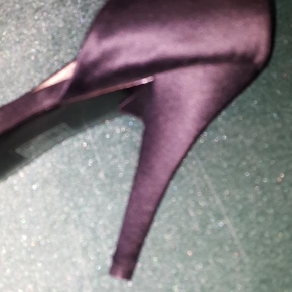 Classy Nine West high heel black dressy shoes - Picture 3 of 4